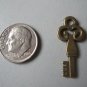 Lot of 500pcs mini Brass Key dollhouse miniature toy/jewelry Charm CM639