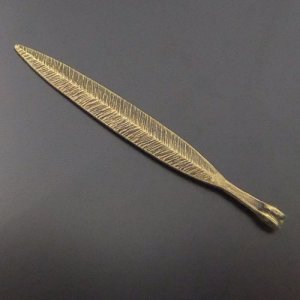 Lot of 200pcs mini Brass Long Leaf Leaves dollhouse miniature toy/jewelry Charm 55 x 5.5mm CM702