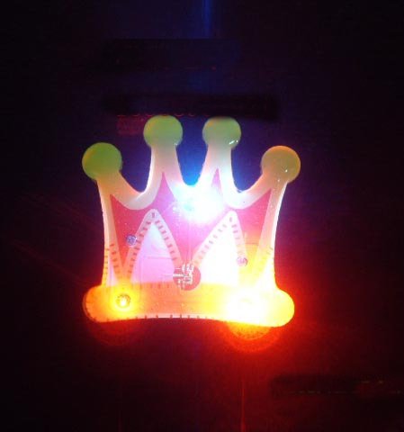Lot of 25pcs Crown Pin Brooch Luminous Party Favor Valentine LP007