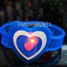 Adjustable Lot of 12pcs Love Heart Valentine Luminous bracelet bangle Party Favor LB021