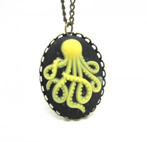 octopus necklace pendant anatomical blood NW236