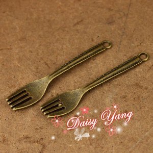 Lot of 100pcs fork charm dollhouse miniature toy/jewelry bracelet  metal alloy Charm CM1080