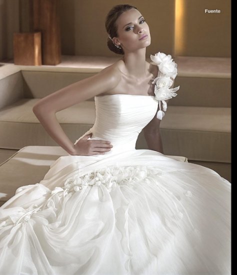 Free Shipping/2011 New arrival/A-line/One-Shoulder/Satin&Organza/Chapel train/Wedding Dress/GG004