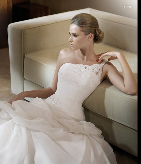 Free Shipping/2011 New arrival/A-line/One-shoulder/Satin&Organza/Chapel train/Wedding Dress/GG008