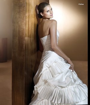 Free Shipping/2011 New arrival/A-line/Strapless/Satin/Chapel train/Bridal Wedding Dress/GG009