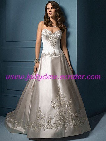 Noble/Strapless/Sweetheart Neckline/Satin/with Embroidery/A-Line/Princess/wedding dress/AA061