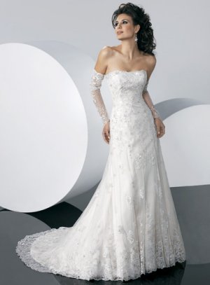 Free Shipping/Tulle with Appliqued Strapless A-line Chapel Train Wedding Gown GG102
