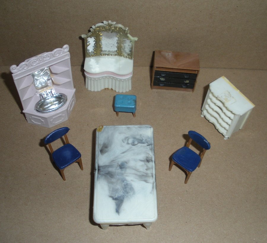 Dollhouse Furniture by Blue Box