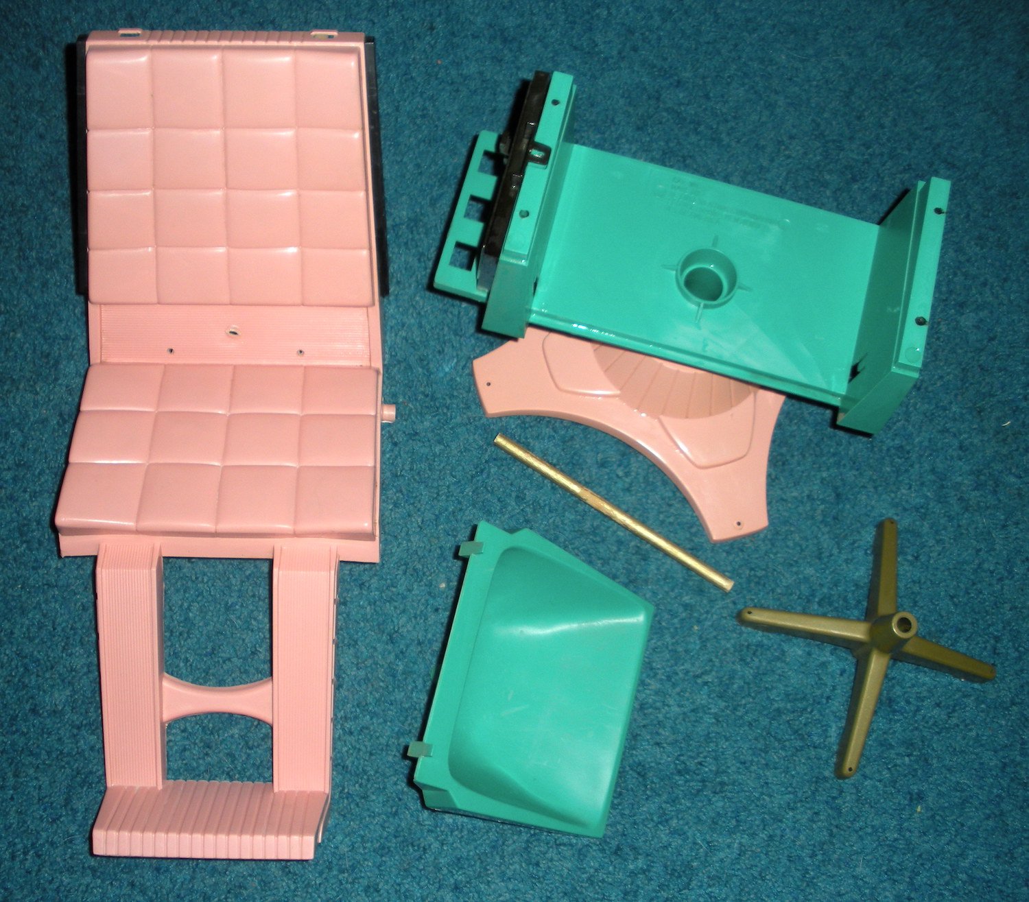 Hair Salon Chair by Deluxe Reading Toys fits American Girl Doll