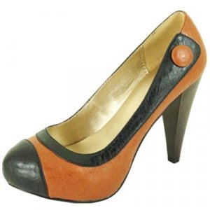 *Velika* Round Toe Pump with Button