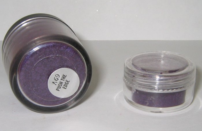 MAC - Push The Edge 1/4 tsp Pigment Sample