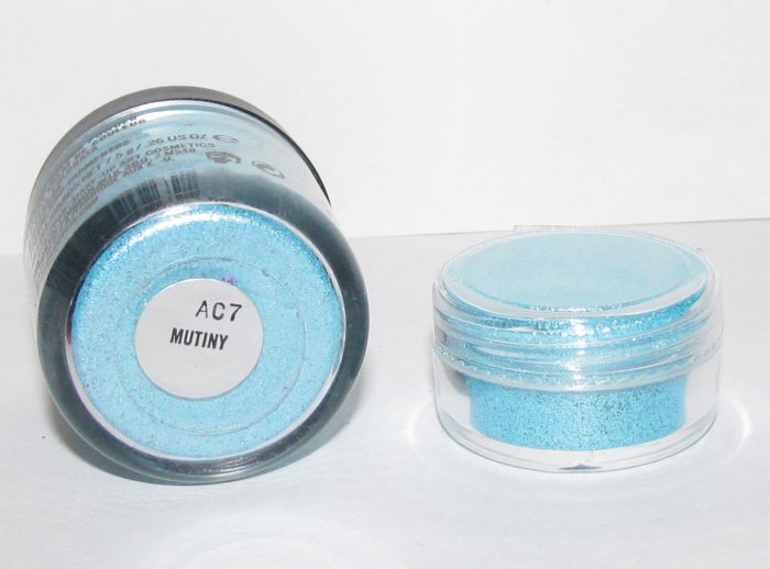 MAC - Mutiny 1/4 tsp Pigment Sample