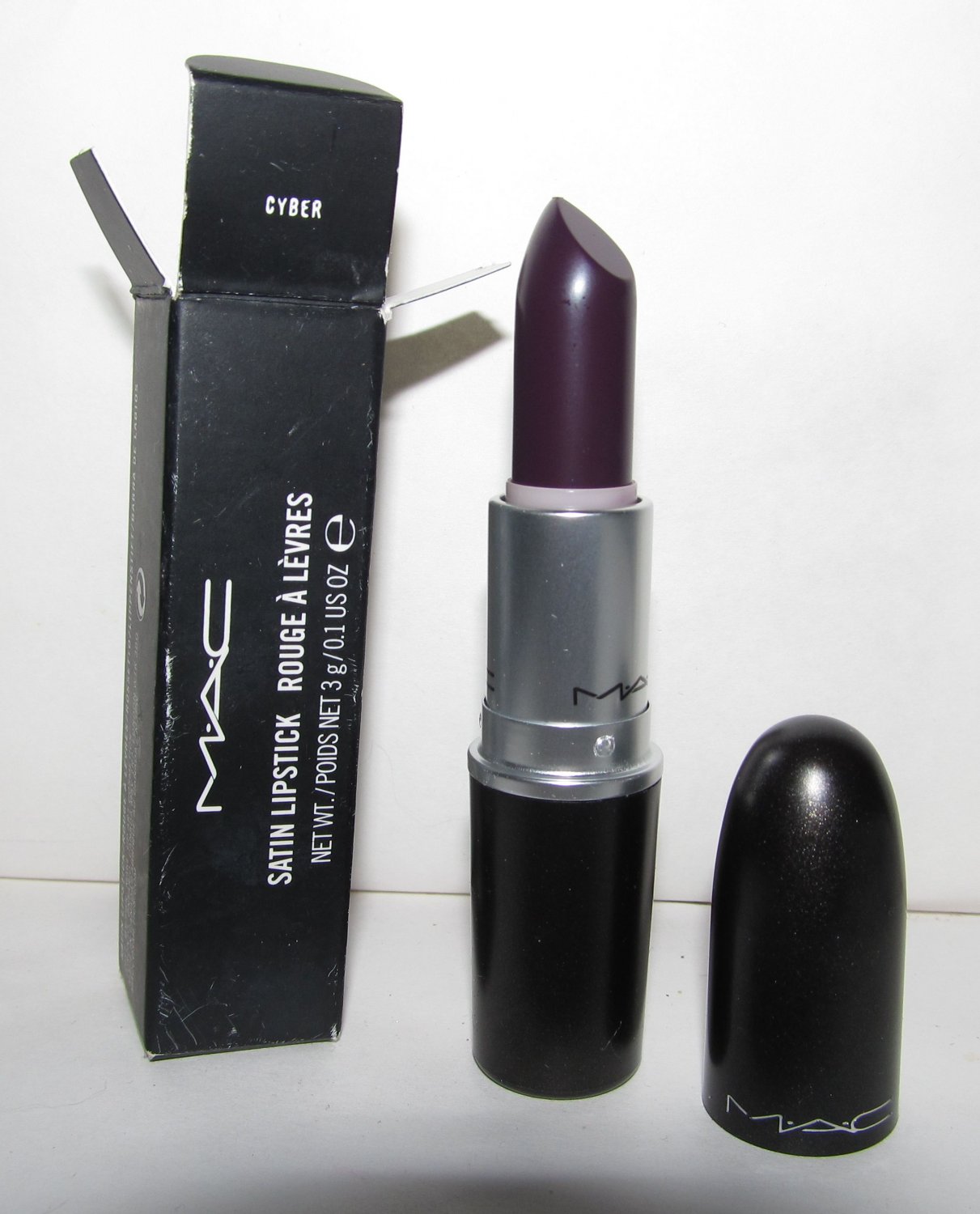 MAC Lipstick - Cyber - NEW.