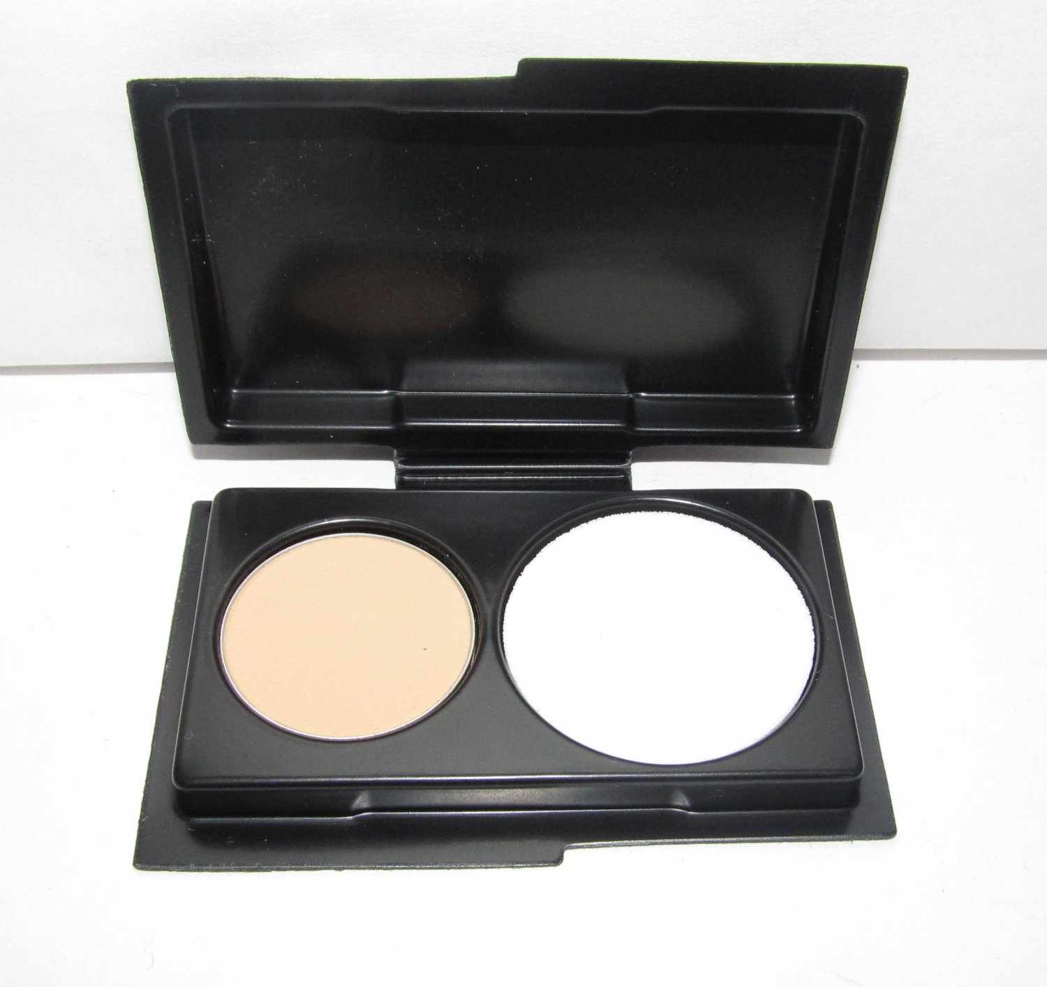 MAC - Studio Fix Powder Plus Foundation in NC30  Sample - NEW