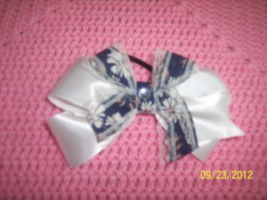 hair bow white/blue