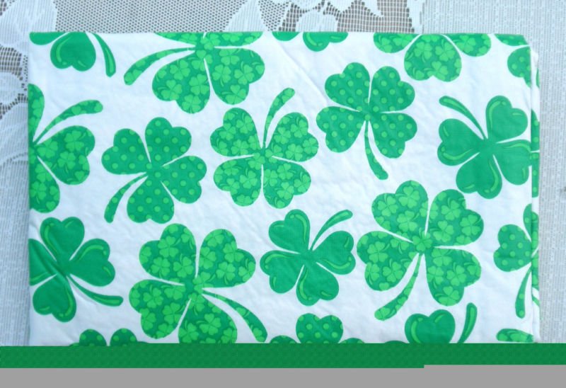 CLOVER Shamrock ST PATRICKS DAY Vinyl TABLECLOTH 52 X 90 oblong Green