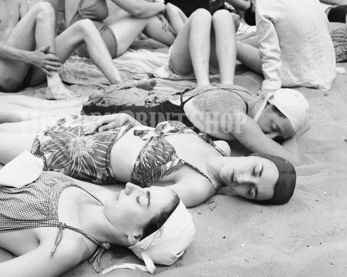 Nn Beach Girls Voyeur - VINTAGE BATHING SUIT GIRLS BEACH BIKINI SEXY PHOTO 40S