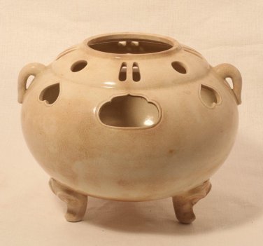 Edo Dynasty cream colored Satsuma censer - Koro