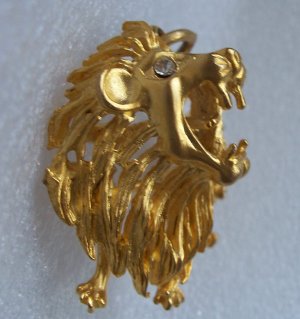 Vintage 3D Figural Roaring Rhinestone  Lion Pendant Gold tone