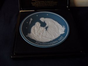 VILLEROY & BOCH  Ernst  Bruzek  -Weihnachten 1977-Die heilige familie -GERMANY
