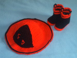 RED FIREMAN FIREFIGHTER HAT & BOOTIES SET BABY TODDLER