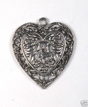 SILVER TONE METAL VINTAGE HEART CHARM PENDANT JEWELRY