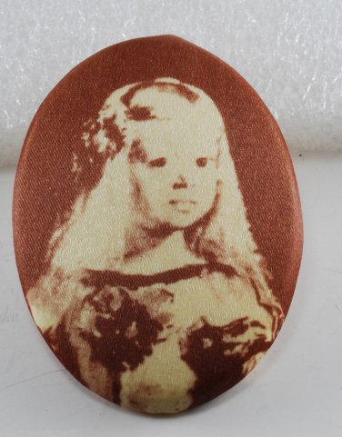VTG Screen Printed Satin Oval Plastic Velazquez Infanta Margarita Finding Brown