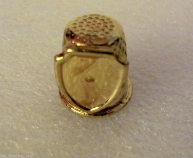 GORGEOUS GOLD TONE SEWING THIMBLE W/ SHIELD NICE