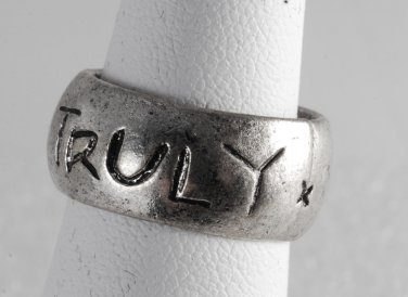 Vintage Silver Tone Metal "Truly Yours" Band Ring Size 5 Jewelry