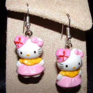 Pink Hat HELLO KITTY Earrings