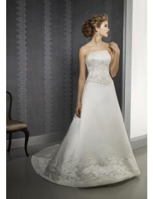 A-Line/Princess Strapless Chapel Train Satin wedding dress for brides 2010 style(WDE0115)
