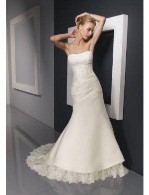 A-Line/Princess Strapless Chapel Train Satin wedding dress for brides 2010 style(WDE0102)
