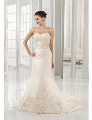 A-Line/Princess Strapless Chapel Train Satin wedding dress for brides 2010 style(WDE0084)