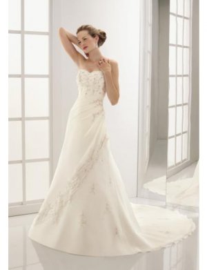 A-Line/Princess Strapless Chapel Train Chiffon wedding dress for brides 2010 style(WDE0085)