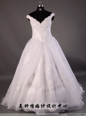 A-Line/Princess v-neck Strapless Chapel Train Chiffon wedding dress (LF0049)