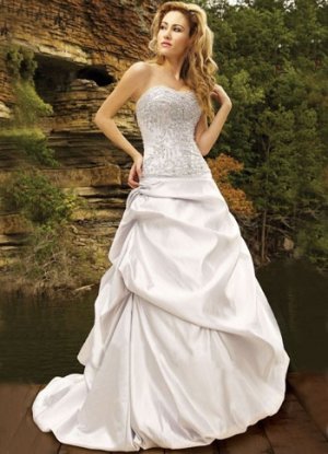 White Strapless Ball Gown Beaded Taffeta Wedding Gown(y0918004)