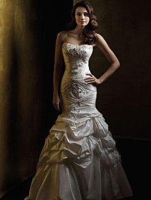 A-line/Princess Strapless Cathedral Satin wedding dress for brides 2010style(DG0029)