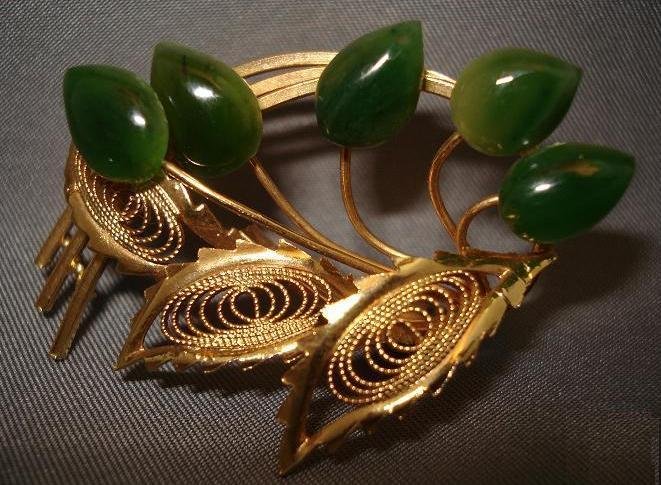 BROOCH (PIN): Vintage Jade