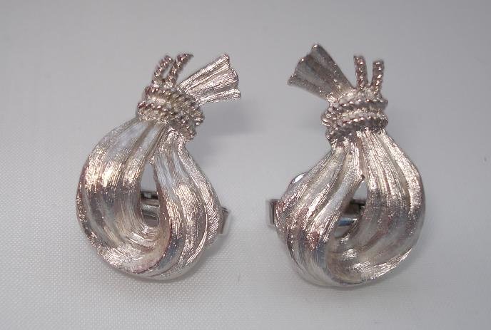 EARRINGS: Trifari Vintage Women's Silvertone Clip On