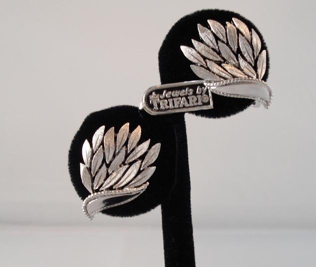 EARRINGS: Trifari Vintage Women's Silvertone Clip On