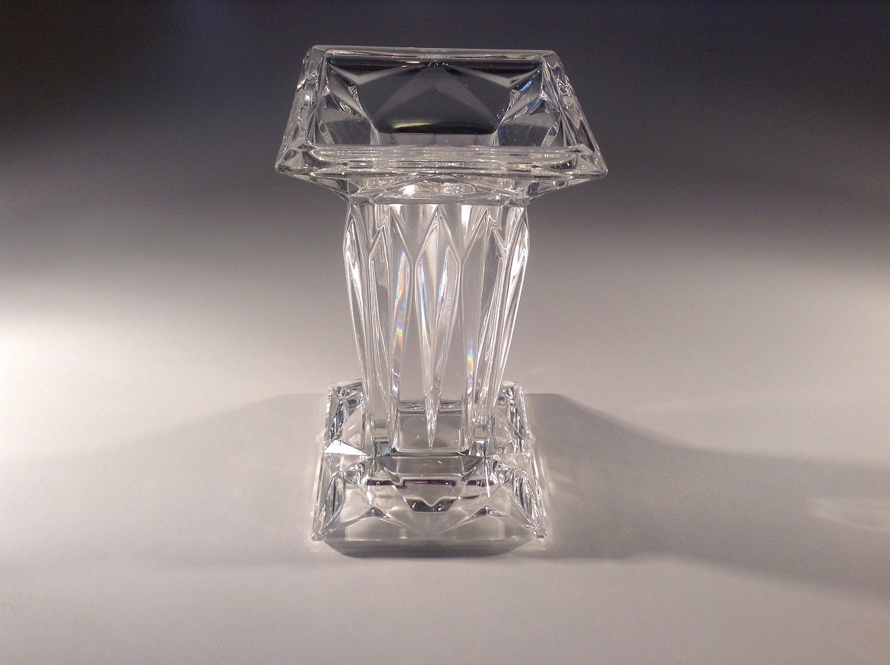 VASE: Crystal square column