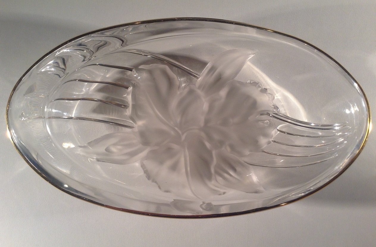 DISH: Studio Nova oval frosted iris