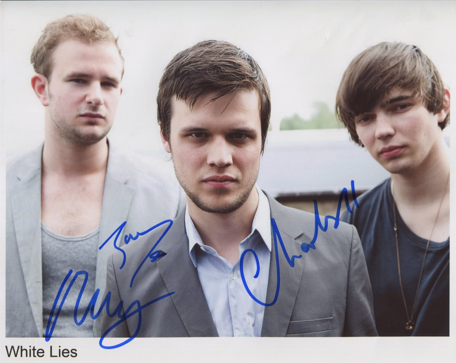 White lies. White Lies Band. White Lies t группа. Логотип группы White Lies.