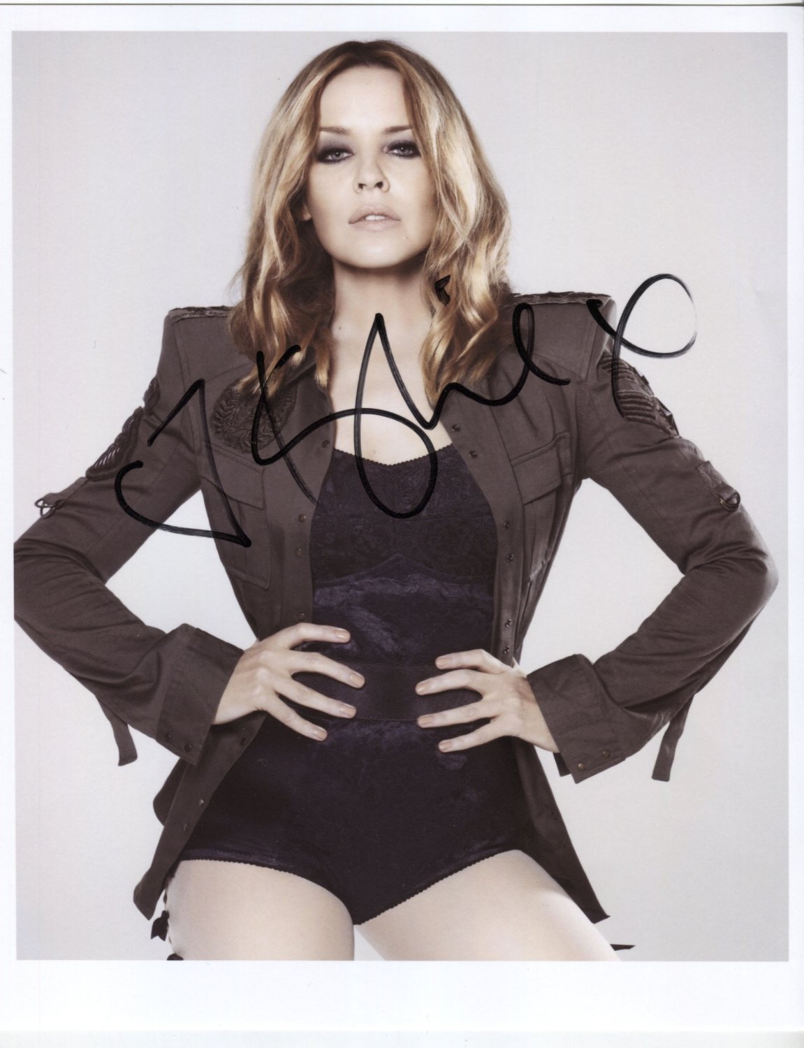 Kylie Minogue SIGNED 8" x 10" Photo + Certificate Of Authentication  100% Genuine