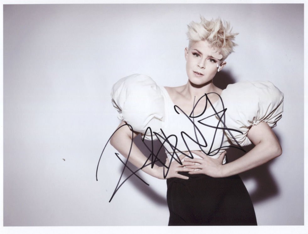 Robyn (Swedish Female Singer)  SIGNED 8" x 10" Photo Certificate Of Authentication 100% Genuine