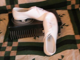 Size 4.5 *NEW* Tremaine Jazz dance shoe *White* SRP $34