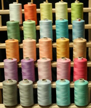 LARGE 75 SPOOLS 3PLY 1000M SEWING SERGE QUILTING THREAD