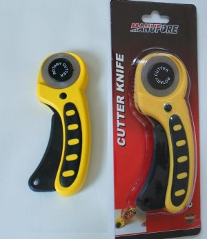 TWO 45mm DELUXE ROTARY CUTTER w/ RUBBER GRIP 4 Quilting