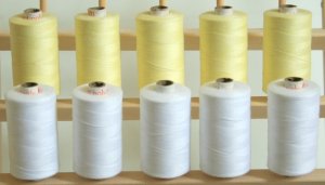 LARGE WHITE & CREAM 3PLY 1000M QUILTING SEWING THREAD