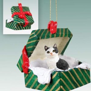 GGBC22 Manx Black & White Green Gift Box Ornament